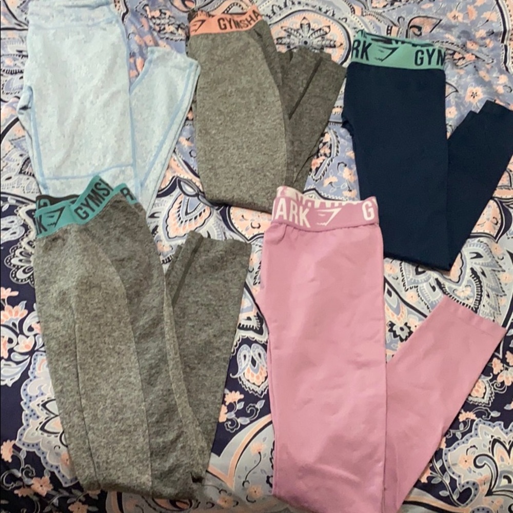 BUNDLE OF LEGGINGS AND SPORTS BRA